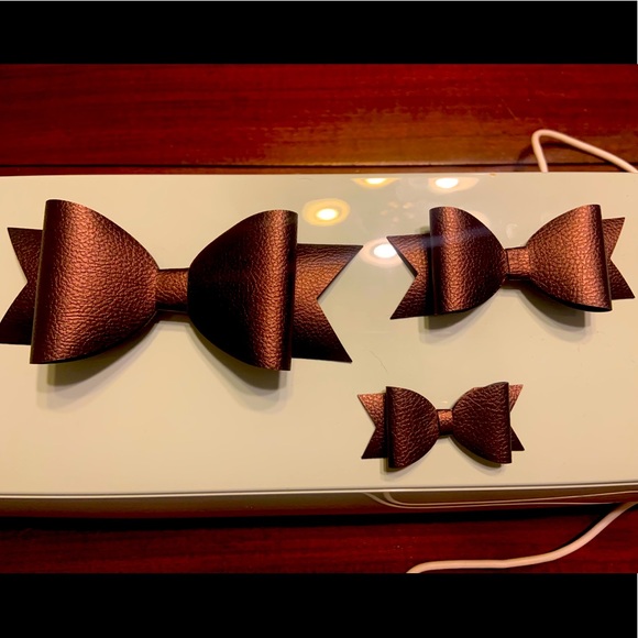 Bows by Ronni and Me - Picture 1 of 4
